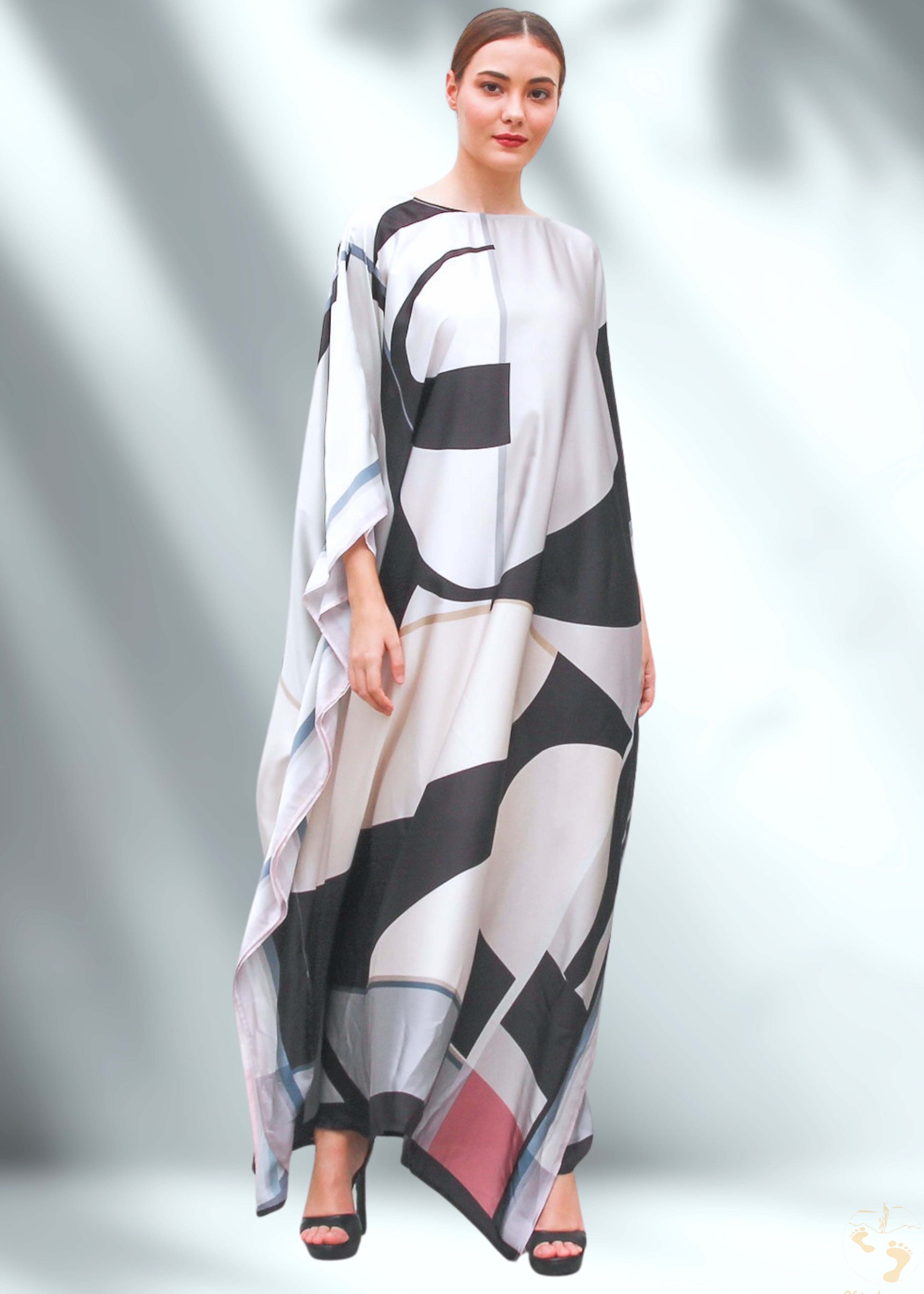 Vicharan LUNAR Caftan en Soie Satinée Grise