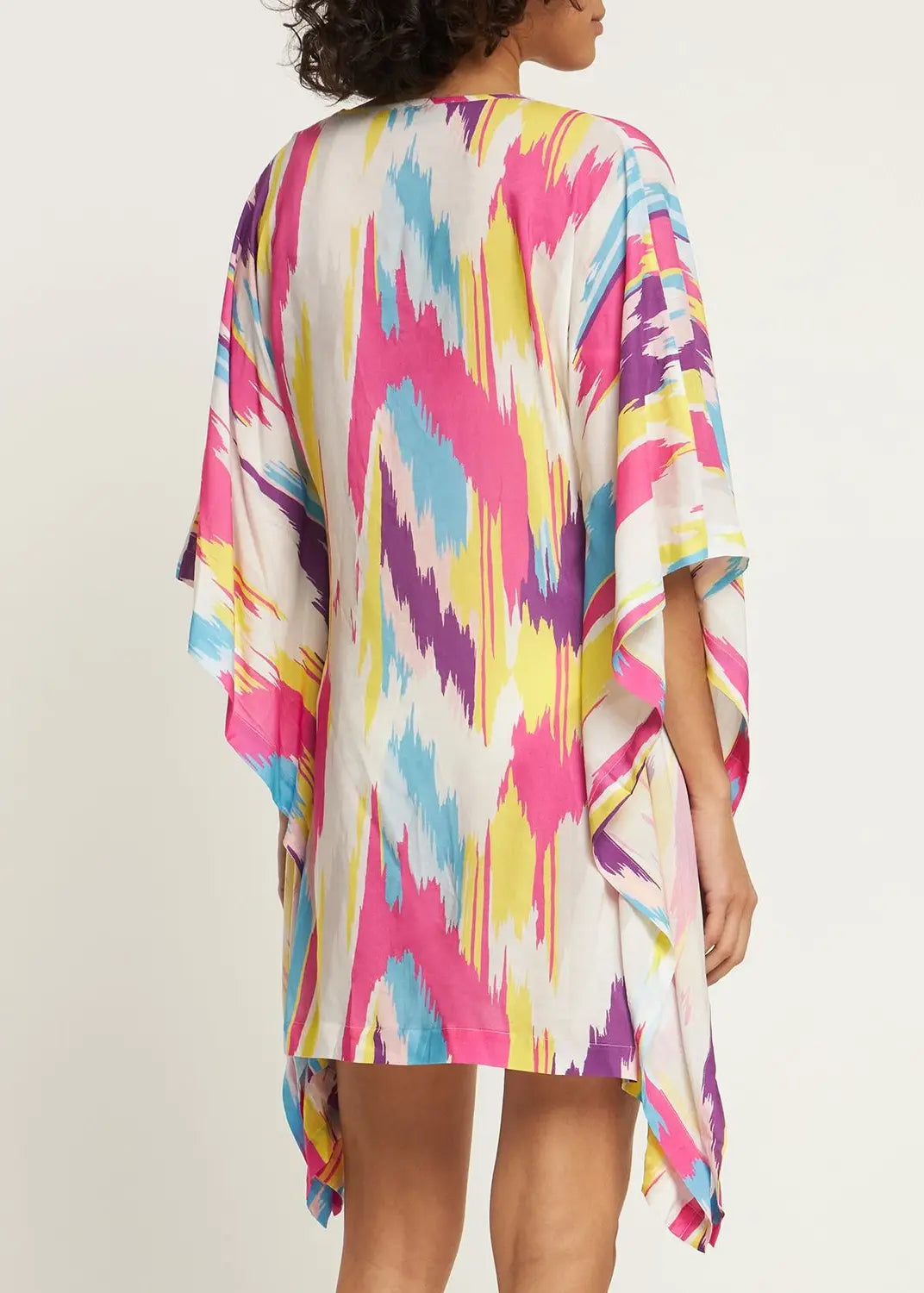 Woman in Vicharan PRISM Light Tunic back close up